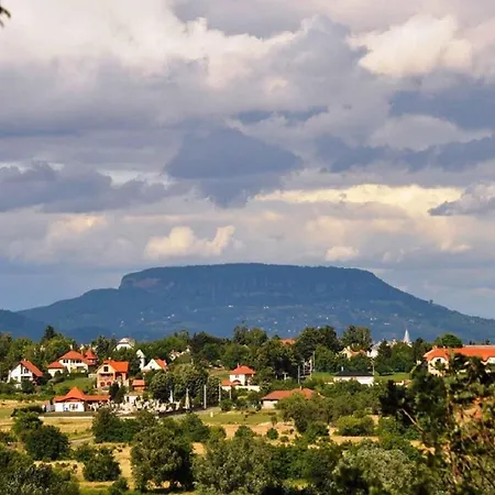 In Balaton 18855 بيت للعطل *